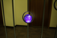 Glaskugel-mit-Fibeloptikbeleuchtung